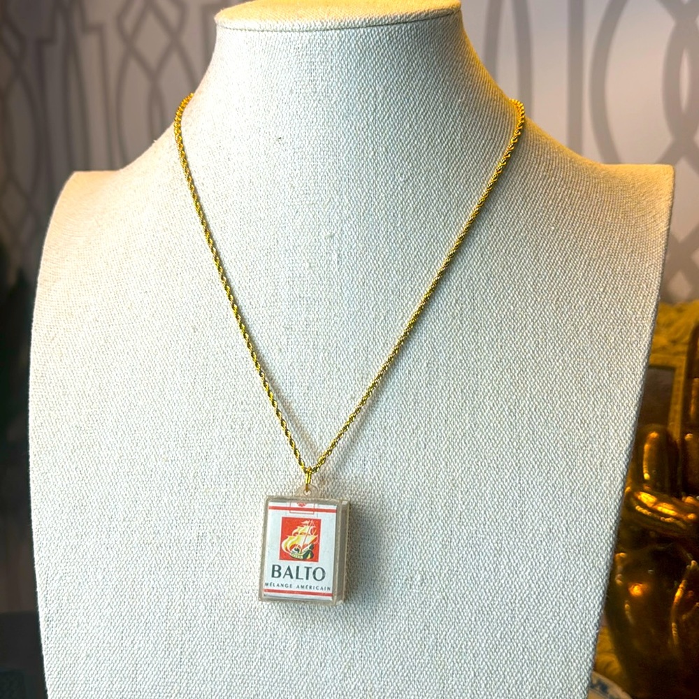VINTAGE Balto cigarette charm on 18kt gold plated 17” chain 💫